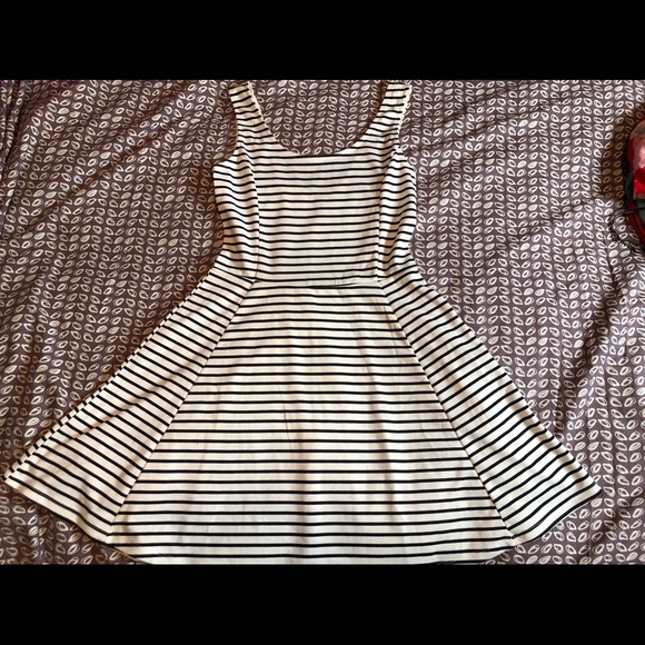 Women’s Dress Bundle (5) - Picture 6 of 6
